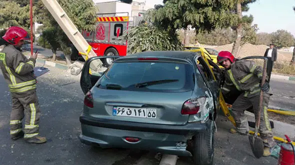 تصادف خونین  پژو ۲۰۶ با تیر برق + عکس های عجیب