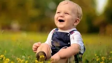 وقتی جوراب گیر می‌کند و کودکان می خندد! + فیلم