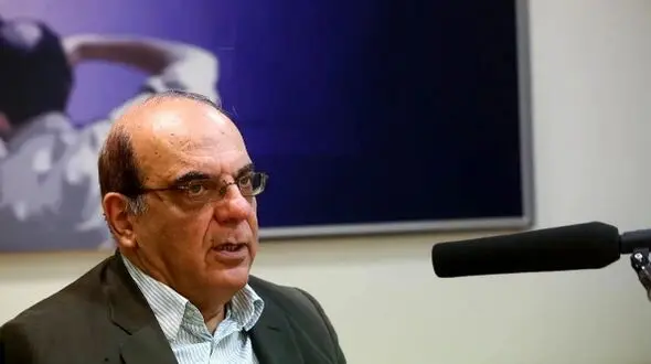 عباس عبدی: دولت باید پای درد دل مجروحین جنگ بنشیند