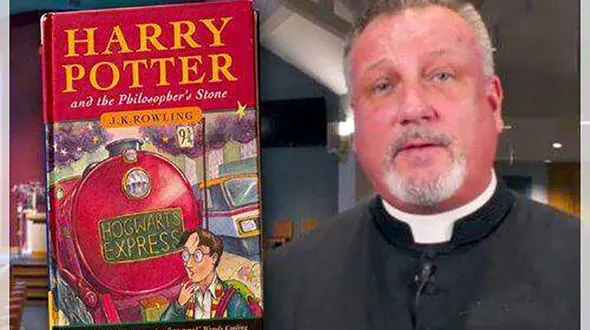 چرا کتاب های هری پاتر در آمریکا ممنوع شد؟+ عکس