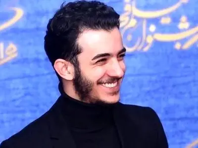 افشاگری علی شادمان: برای این سریال 2 سال داروی ضد رشد مصرف می‌کردم تا چهره و قدم تغییر نکند