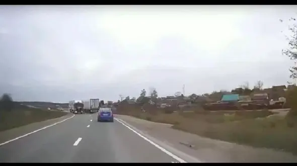 ببینید /  سبقت غیر مجاز در جاده حادثه آفرید! + فیلم