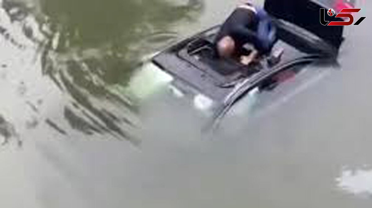 فیلم لحظه سقوط خودرو به عمق رودخانه / راننده خودرو راهی برای نجات نداشت ...