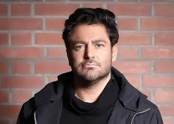 یادی کنیم از شیطنت محمدرضا گلزار روی دوش عمو پورنگ در روز تولدش / ماشالا همه نسل‌ها با داریوش فرضیایی بزرگ شدند