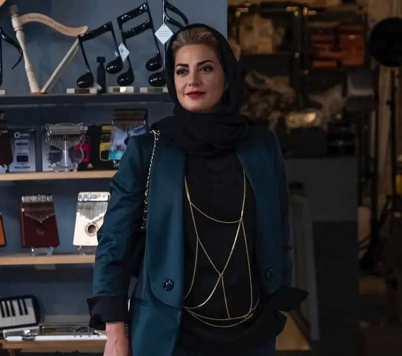 طناز طباطبایی