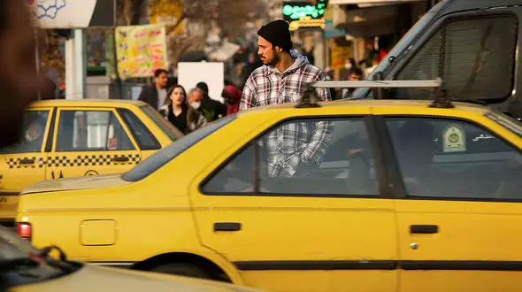 کرایه تاکسی ها رند نیست؛ مسافران و رانندگان به درگیری می رسند / عضو شورای شهر: مردم از کارت شخصی استفاده کنند!