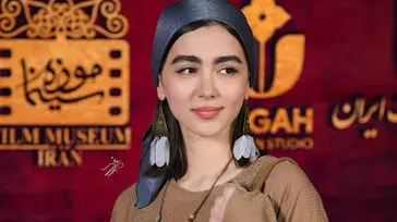 سفر در زمان/ استایل برف بازی نیکای سریال پایتخت و همسرش / از کت جین اورسایز و شال و کلاه پافی سونیا حسینی تا استایل All Black همسرش