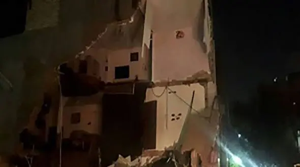 ریزش وحشتناک ساختمان در حصیرآباد اهواز + فیلم