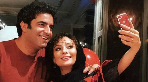 فوتبال حرفه ای منوچهر هادی و سیدجواد هاشمی با لباس مخصوص ورزشی در استادیوم