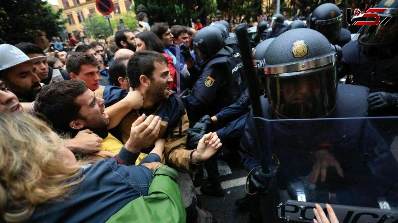  فیلمی از رفتار وحشیانه نیروهای ضد شورش  در همه‌پرسی کاتالونیا + عکس