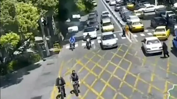 فیلم وحشتناک حرکات نمایشی موتورسوار در تبریز و تصادف دلخراش !