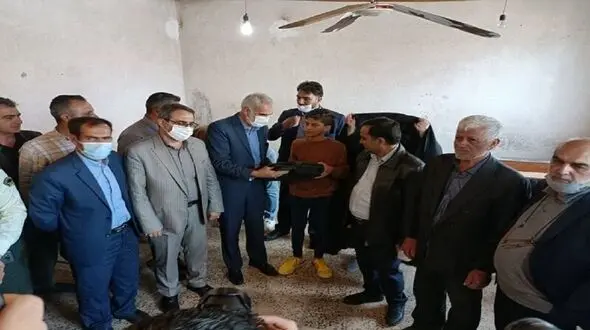 دلجویی وزیر آموزش و پرورش از دانش آموز تنبیه شده در آستارا