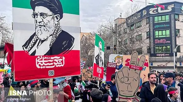 جسارت، اهانت یا تعرض به حریم حضرت آیت الله خامنه‌ای را برنمی‌تابیم