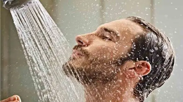 اگر هر روز دوش می گیرید این عادت را ترک کنید 