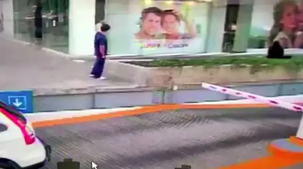 تیراندازی به قلب یک مقام کنسولی + فیلم و عکس