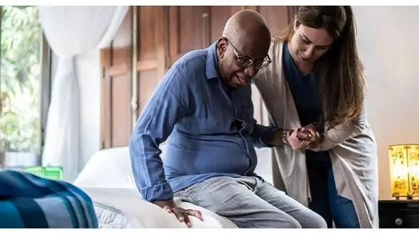 معیارهای انتخاب پرستار سالمند در منزل