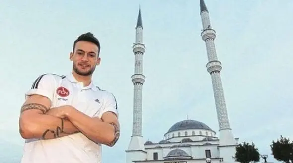 فوتبالیست مشهور آلمانی مسلمان شد+ عکس