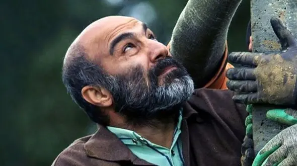 تجربه کارگری از زبان محسن تنابنده نقی سریال پایتخت: من شاهد سختی کارشان بودم کارگر معدن بودم تا 300 متر هم داخل تونل نرفتیم ولی همان هم طاقت فرسا بود!