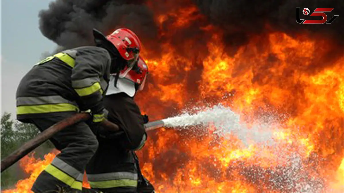 آتش سوزی هولناک در انبار چرم و کفش شهرک صنعتی کلات + فیلم 