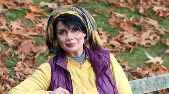 عکس های لو رفته از عاشقانه های عاطفه رضوی و حسین پاکدل در خیابان