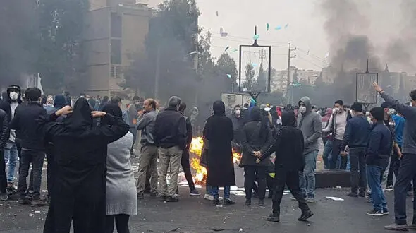 جوان همدانی تحت تاثیر پیام های علی کریمی چه کرد؟