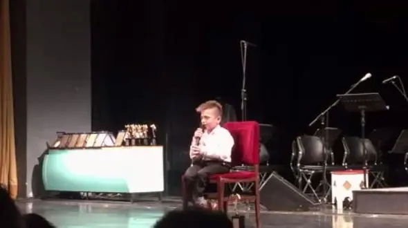  آواز زیبای کودک شمالی در مراسم بزرگداشت ایرج بسطامی+فیلم