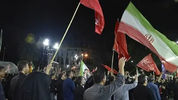 چرا خیابان را خرج دفاع از یک زندانی می کنید ؟ 