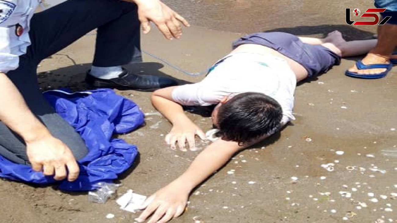 نجات جان پسر 10 ساله از مرگ در امواج دریای خزر