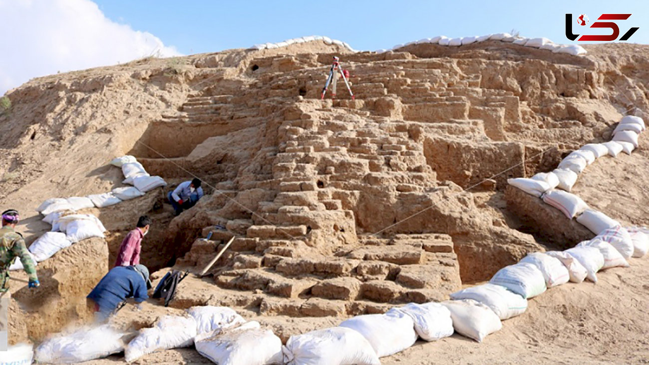 کشف بقایای دژ تاریخی مربوط به دوره هخامنشی در محوطه ریوی