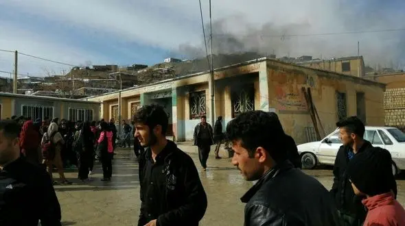 آتش گرفتن یکی از کلاس های  مدرسه چم زرشک از توابع