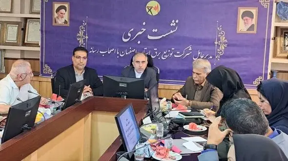 78درصد مشترکین برق استان در فصل گرما زیر الگوی مصرف هستند / اصفهان؛رتبه اول نصب پنل های خورشیدی کشور+فیلم