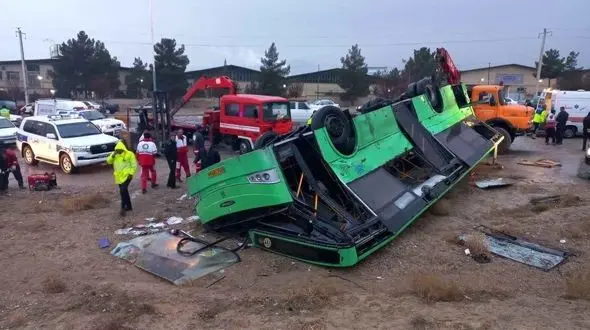 در حادثه واژگونی مرگبار اتوبوس در سمنان مقصر واقعی کیست؟