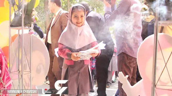 جشن شکوفه‌ها در تهران و سراسر کشور / کلاس‌اولی‌ها نخستین روز مدرسه را تجربه کردند