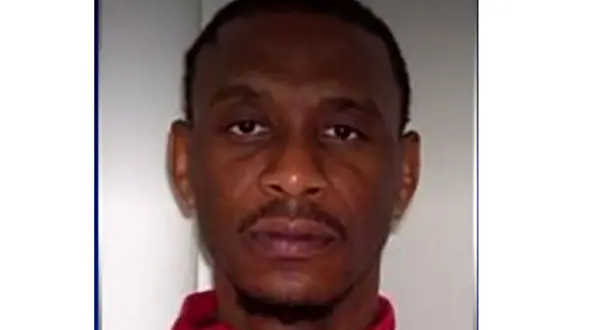 تجاوز نگهبان بیمارستان به اجساد در سردخانه +عکس