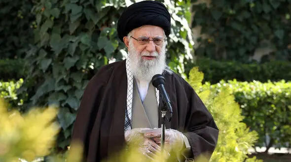 جدیدترین عکس ها و توصیه های رهبر معظم انقلاب برای مقابله با کرونا + فیلم