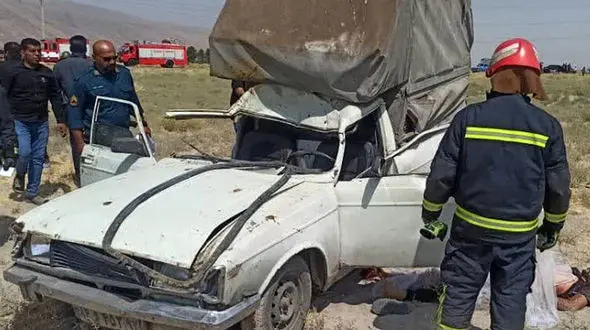 تصادف مرگبار پیکان وانت با شتر در شیراز / راننده درجا فوت کرد + عکس و جزییات