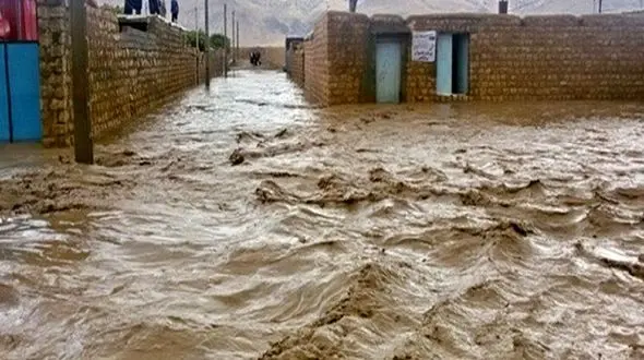 بارش بی سابقه باران و سیل در ایلام / جاری شدن سیل در "مورموری" 