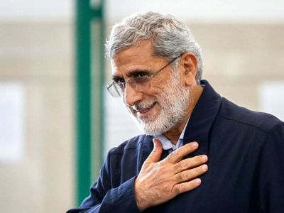 عکس؛ سفر به تاریخ؛ «سردار اسماعیل قاآنی» با چشم مجروح روی قایق در جبهه؛ دهۀ 60