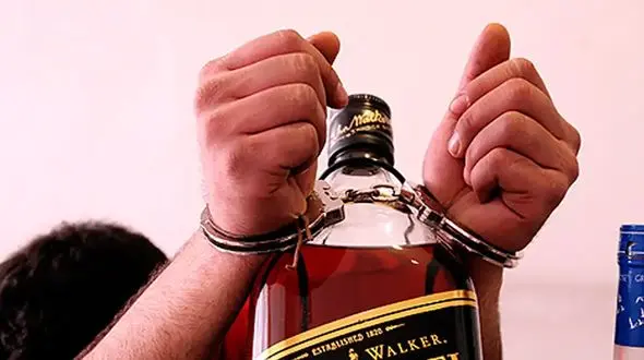 بازداشت ساقی مشروبات الکلی خارجی و دست ساز در آبادان + جزییات