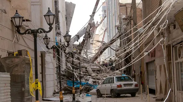 من زنده ام نجاتم دهید ! / تماس دختر 24 ساله زیر آوار متروپل آبادان ! + فیلم 