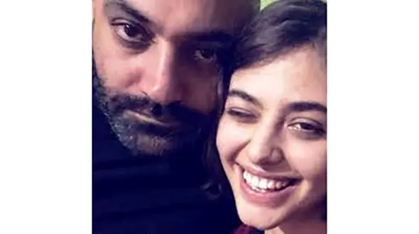 رفتارهای عجیب ریحانه پارسا  و شوهرش ادامه دارد! / این بار هم بببنید + فیلم