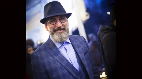 ما با عبارت "فلانی شانس آورده یا نیاورده" بزرگ شده ایم / از دستمزدهای کلان برخی بازیگران بی اطلاعم