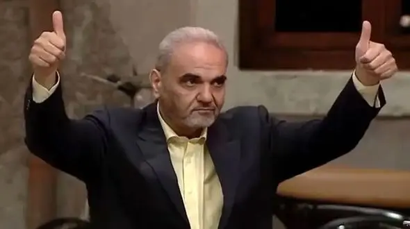 فیلم  آواز شاد جواد خیابانی به مناسبت یلدا ! / با حرکات موزون آواز میخونه همه هاج و واج شدن !