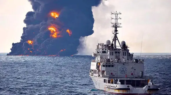 فوری / عکس وحشتناک از انفجار امروز نفتکش / احتمال مرگ ملوانان ایرانی زیاد است+ تصاویر