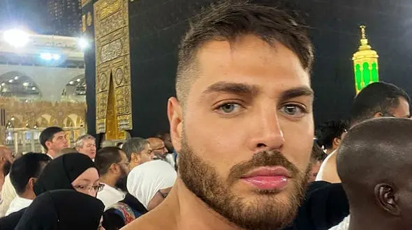 دختران مسلمان کشته مرده زیباترین زائر خانه خدا ! / خواستگاری از مرد چشم رنگی ! +عکس