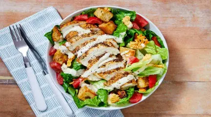 فیلم آموزش سالاد سزار رستورانی، تجربه‌ای متفاوت از سبزیجات