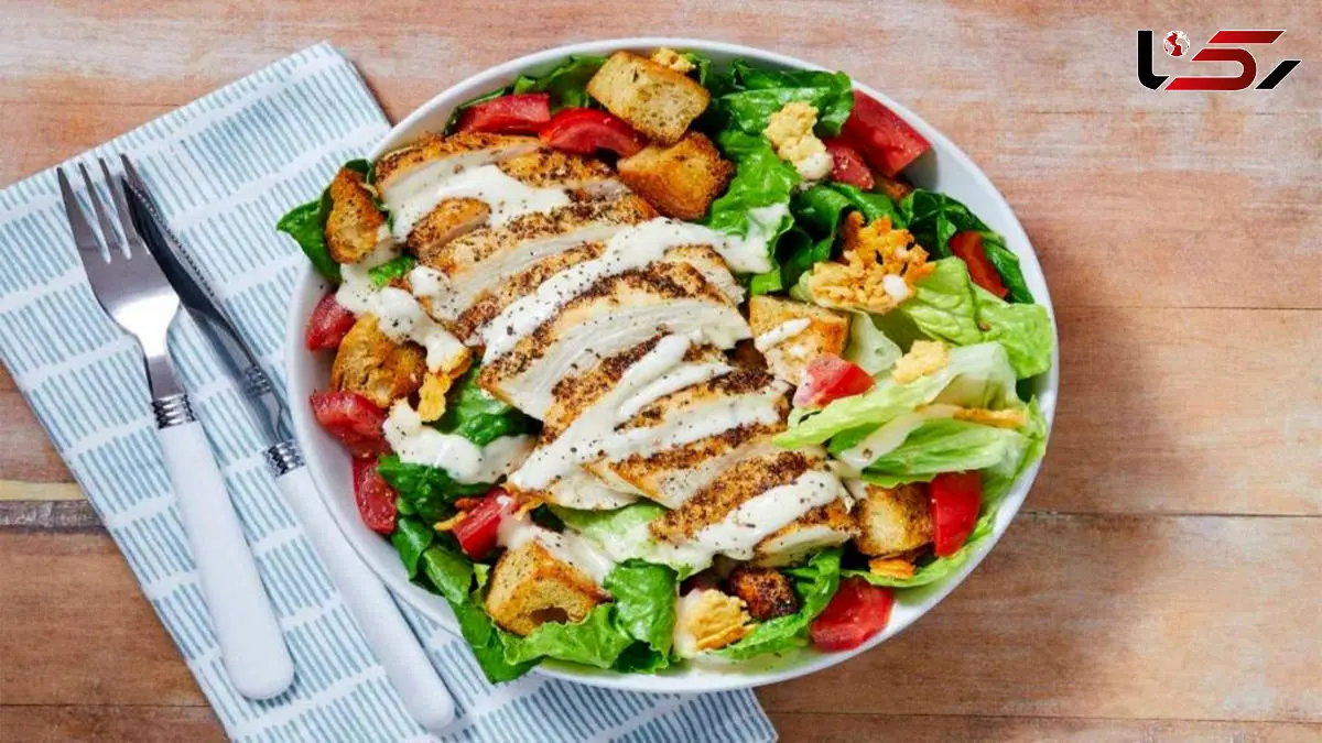 فیلم آموزش سالاد سزار رستورانی، تجربه‌ای متفاوت از سبزیجات