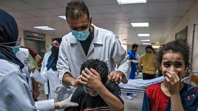 تجاوزات رژیم صهیونیستی به غزه برای چهل و سومین روز در حالی ادامه دارد که نیروهای اشغالگر به هدف قرار دادن بیمارستان‌ها در نوار غزه ادامه می‌دهند - فلسطین