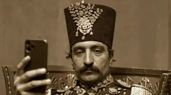 عکس/ رونمایی از اولین عکس سلفی تاریخ ایران (بلکه جهان) که از آلبوم ناصرالدین شاه قاجاری لو رفته است؛ مود آقا یه چیز دیگه‌ست...