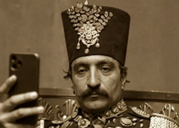 عکس/ رونمایی از اولین عکس سلفی تاریخ ایران (بلکه جهان) که از آلبوم ناصرالدین شاه قاجاری لو رفته است؛ مود آقا یه چیز دیگه‌ست...